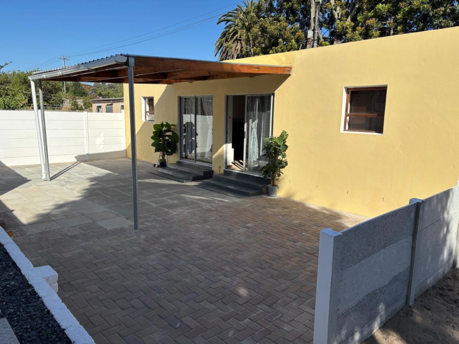 To Let 2 Bedroom Property for Rent in Brandwag Western Cape